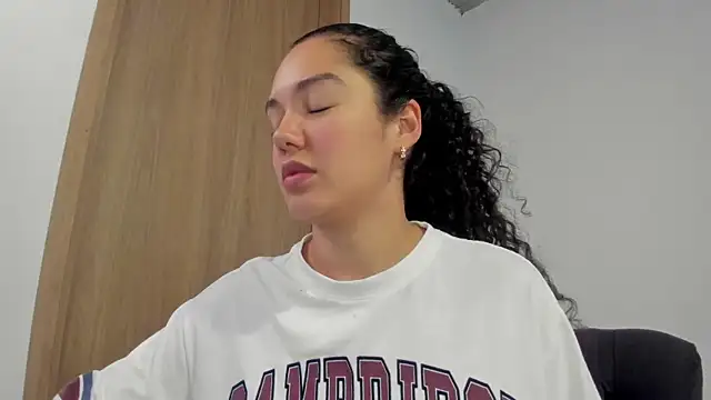 MiaRouseex online show from 06-10-26, 05:03