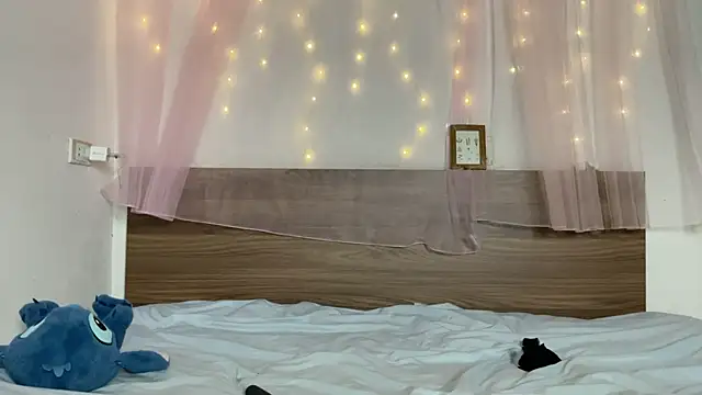 Snapshot of shy_pink_doll chatting on 06-09-26, 03:24 shy pink doll online show from 06-09-26, 03:24