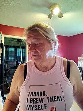 Snapshot of RavensLove chatting on 05-18-26, 02:11 RavensLove online show from 05-18-26, 02:11