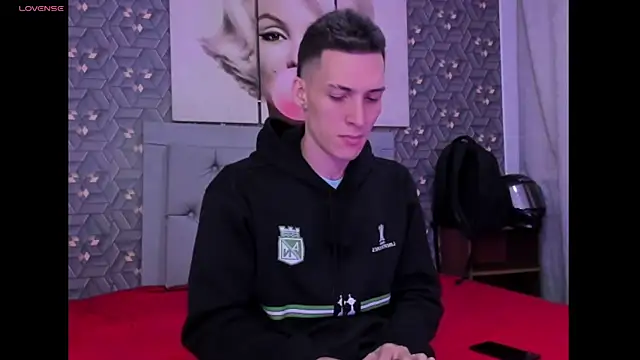 Snapshot of Danny_Farret chatting on 04-14-26, 01:27 Danny Farret online show from 04-14-26, 01:27