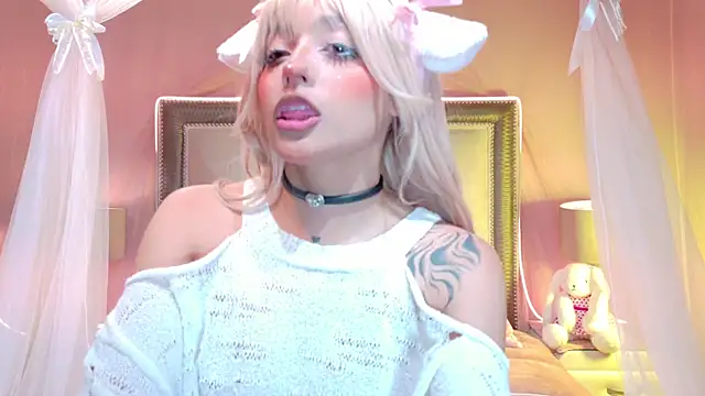 Snapshot of VaLuu__ chatting on 07-16-26, 12:46 VaLuu online show from 07-16-26, 12:46