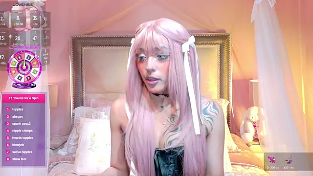 Snapshot of VaLuu__ chatting on 07-20-26, 01:02 VaLuu online show from 07-20-26, 01:02