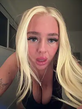 Vanillaheavennn online show from 04-13-26, 08:46