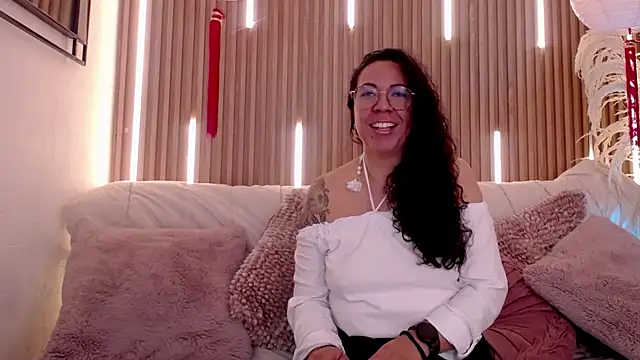 Velvet Curly online show from 05-27-26, 12:23