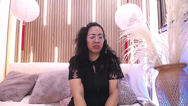 Velvet Curly online show from 06-25-26, 12:21