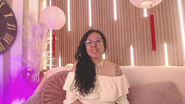 Velvet Curly online show from 05-14-26, 12:24