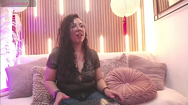 Velvet Curly online show from 06-12-26, 12:36