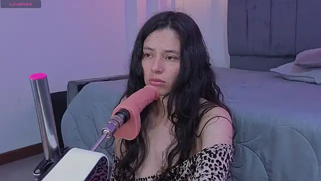Snapshot of Samantha_bloww1 chatting on 04-28-26, 03:44 Samantha bloww1 online show from 04-28-26, 03:44