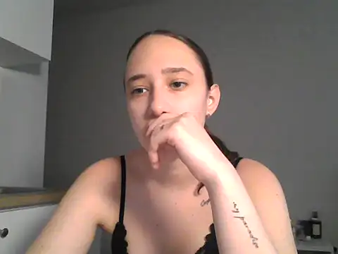 Snapshot of DarkMirel chatting on 06-10-26, 03:57 DarkMirel online show from 06-10-26, 03:57