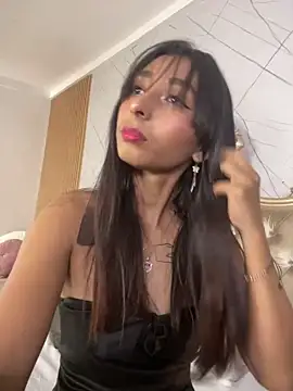 Snapshot of SaraDreamsss chatting on 05-28-26, 03:18 SaraDreamsss online show from 05-28-26, 03:18