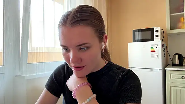 Snapshot of doana_bebriti chatting on 05-12-26, 11:27 doana bebriti online show from 05-12-26, 11:27