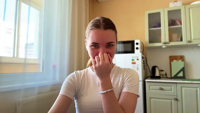 Snapshot of doana_bebriti chatting on 04-28-26, 11:14 doana bebriti online show from 04-28-26, 11:14