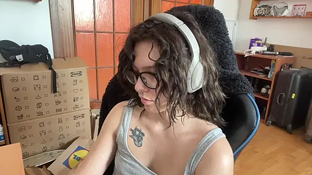 Snapshot of PillowPeachX chatting on 05-25-26, 02:38 PillowPeachX online show from 05-25-26, 02:38