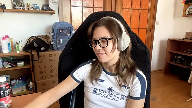 Snapshot of PillowPeachX chatting on 04-29-26, 02:32 PillowPeachX online show from 04-29-26, 02:32