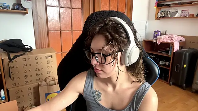 Snapshot of PillowPeachX chatting on 05-17-26, 08:36 PillowPeachX online show from 05-17-26, 08:36