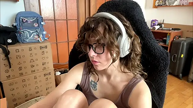 Snapshot of PillowPeachX chatting on 05-03-26, 08:52 PillowPeachX online show from 05-03-26, 08:52