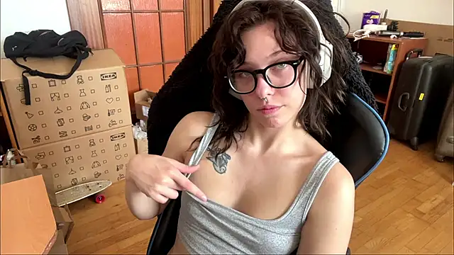 Snapshot of PillowPeachX chatting on 05-29-26, 09:48 PillowPeachX online show from 05-29-26, 09:48