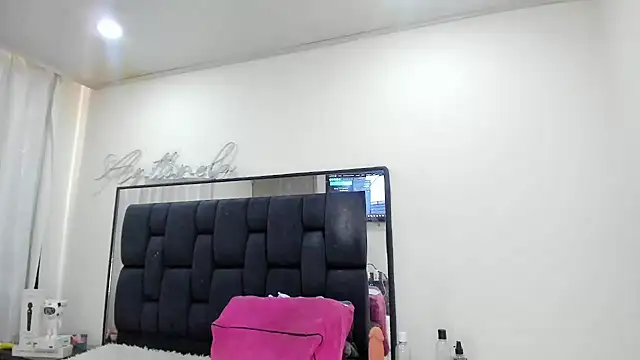 Snapshot of Eva_Mulleer chatting on 06-03-26, 02:29 Eva Mulleer online show from 06-03-26, 02:29