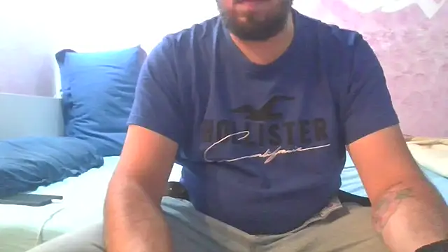 Snapshot of stefanotoma91 chatting on 04-15-26, 02:54 stefanotoma91 online show from 04-15-26, 02:54