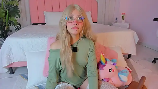 Snapshot of sweett_fire chatting on 05-16-26, 05:56 sweett fire online show from 05-16-26, 05:56