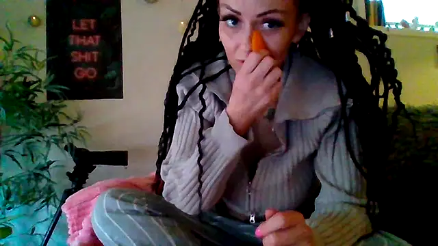 Snapshot of shyhornymommy chatting on 04-26-26, 02:53 shyhornymommy online show from 04-26-26, 02:53