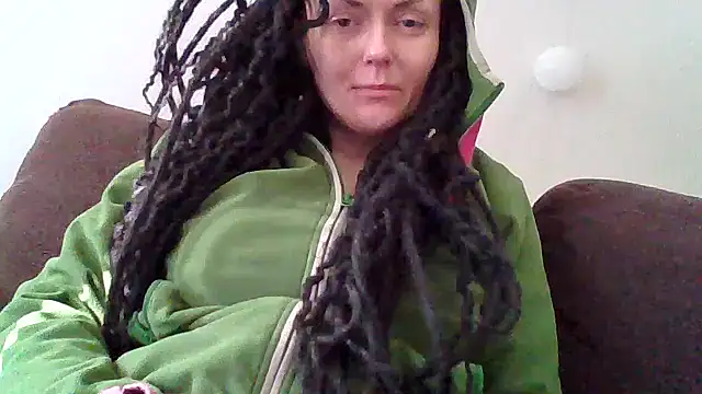 Snapshot of shyhornymommy chatting on 04-19-26, 08:37 shyhornymommy online show from 04-19-26, 08:37