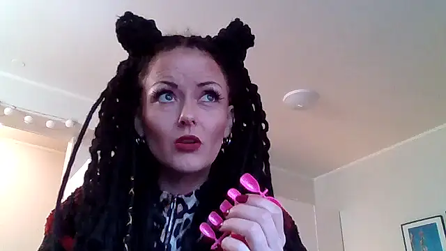 Snapshot of shyhornymommy chatting on 04-18-26, 04:09 shyhornymommy online show from 04-18-26, 04:09