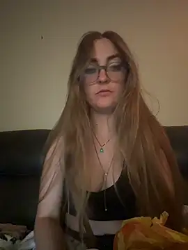 prettykitttty online show from 04-19-26, 08:37