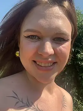 Snapshot of SweetLikaaa chatting on 06-19-26, 01:06 SweetLikaaa online show from 06-19-26, 01:06