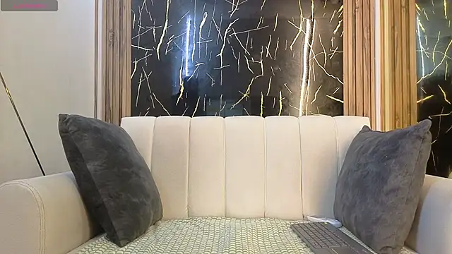 Julianas pm online show from 04-15-26, 05:28