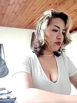 Snapshot of HannaJonnes_ chatting on 04-16-26, 01:12 HannaJonnes online show from 04-16-26, 01:12