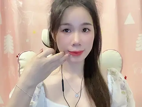 Snapshot of Luna3579 chatting on 05-05-26, 05:05 Luna3579 online show from 05-05-26, 05:05