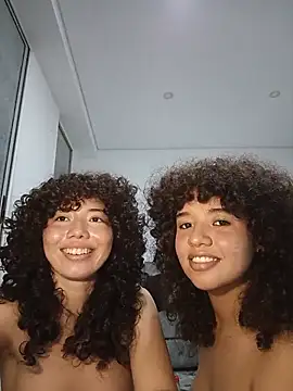 Snapshot of Chloe_and_Violeta chatting on 07-22-26, 01:51 Chloe and Violeta online show from 07-22-26, 01:51
