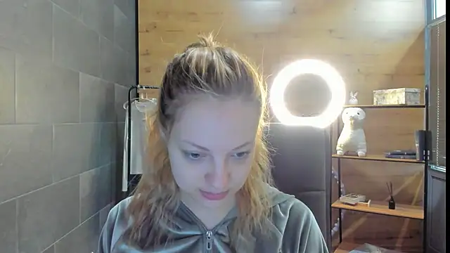 EmmaaMcDon online show from 04-27-26, 08:12