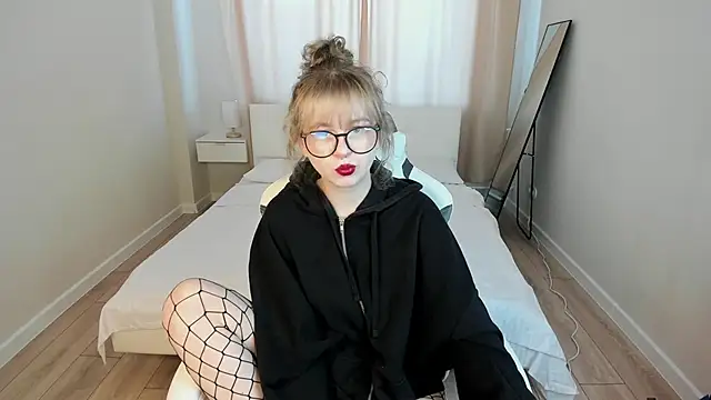 Snapshot of Helen_Carson chatting on 04-18-26, 01:08 Helen Carson online show from 04-18-26, 01:08