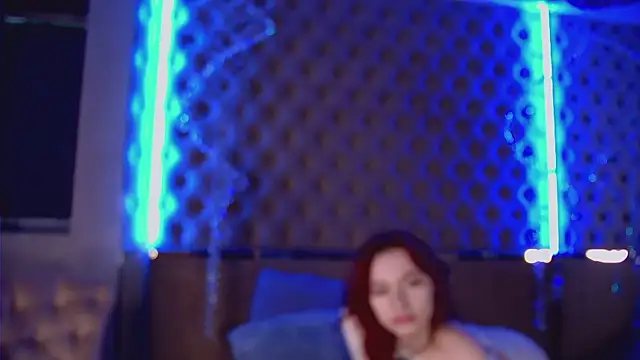 -RoxyDoll- online show from 06-19-26, 06:30