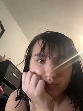 Snapshot of Courtneysinclair chatting on 04-14-26, 04:12 Courtneysinclair online show from 04-14-26, 04:12