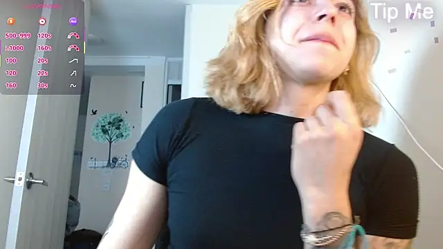 Snapshot of aprildumont chatting on 06-21-26, 10:15 aprildumont online show from 06-21-26, 10:15