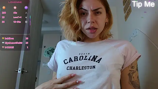 Snapshot of aprildumont chatting on 07-01-26, 11:32 aprildumont online show from 07-01-26, 11:32
