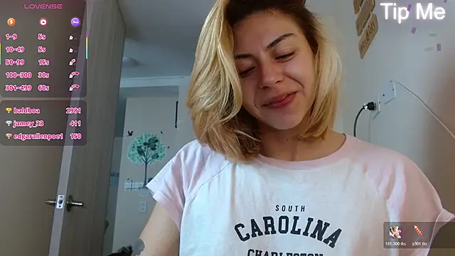 Snapshot of aprildumont chatting on 07-04-26, 12:32 aprildumont online show from 07-04-26, 12:32