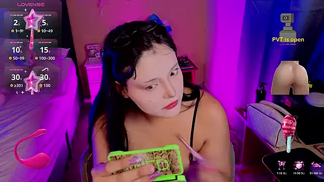 sophiepixel online show from 05-13-26, 03:35