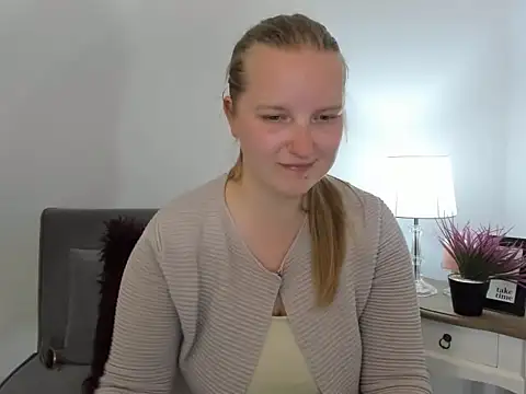 Snapshot of RoseTeacherX chatting on 04-21-26, 05:30 RoseTeacherX online show from 04-21-26, 05:30