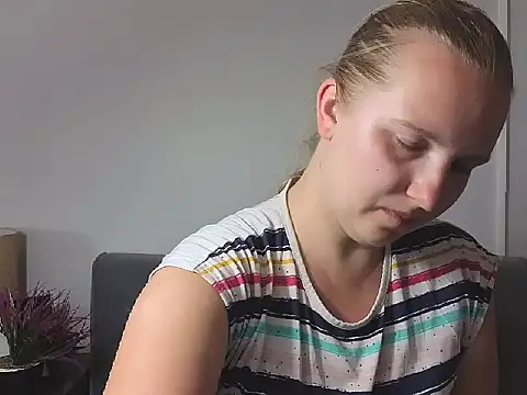 Snapshot of RoseTeacherX chatting on 05-26-26, 05:22 RoseTeacherX online show from 05-26-26, 05:22