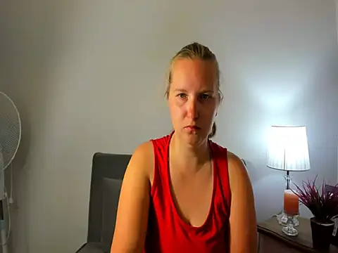 Snapshot of RoseTeacherX chatting on 05-19-26, 05:20 RoseTeacherX online show from 05-19-26, 05:20