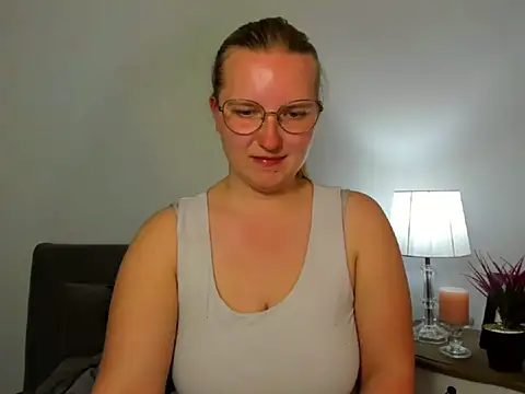 Snapshot of RoseTeacherX chatting on 04-28-26, 05:28 RoseTeacherX online show from 04-28-26, 05:28