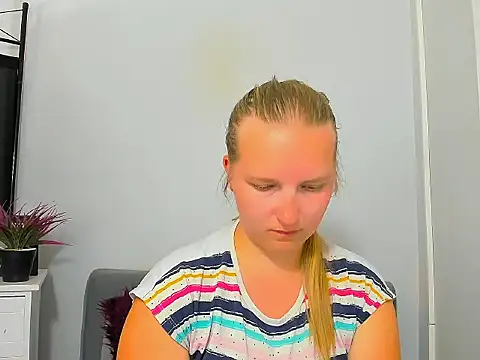 Snapshot of RoseTeacherX chatting on 06-10-26, 05:14 RoseTeacherX online show from 06-10-26, 05:14
