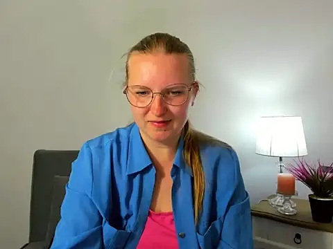 Snapshot of RoseTeacherX chatting on 04-30-26, 05:20 RoseTeacherX online show from 04-30-26, 05:20