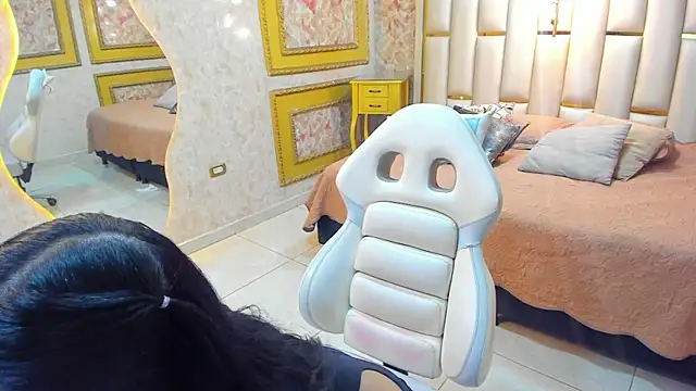 Skinny Pretty 01 online show from 04-15-26, 12:21