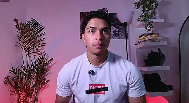 Snapshot of andyypalmer_ chatting on 06-16-26, 05:29 andyypalmer online show from 06-16-26, 05:29