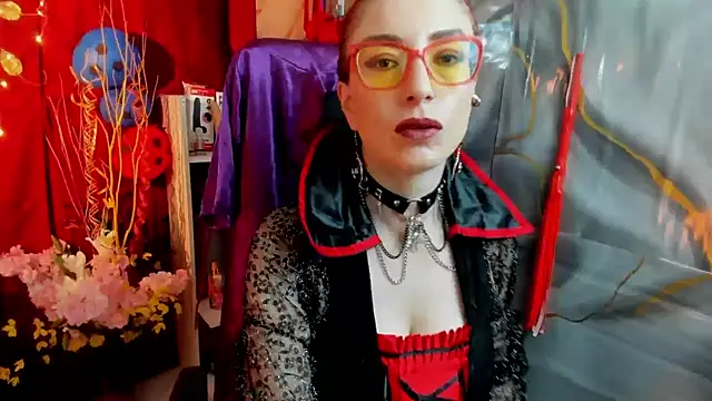 Snapshot of Queenscarlettsecret chatting on 07-13-26, 12:59 Queenscarlettsecret online show from 07-13-26, 12:59